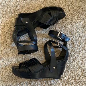 Pour La Victoire black strappy wedges in size 8